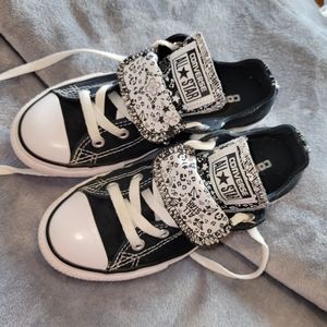 Kids sz 1 Black doubletongue Converse sneakers